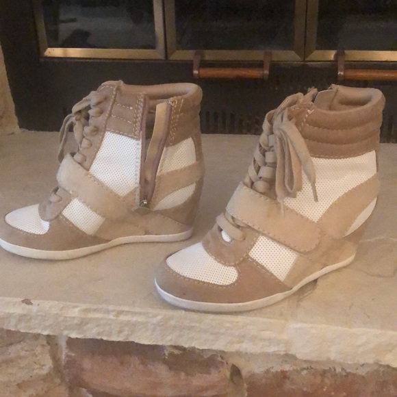 Hidden heel wedges - Picture 2 of 4